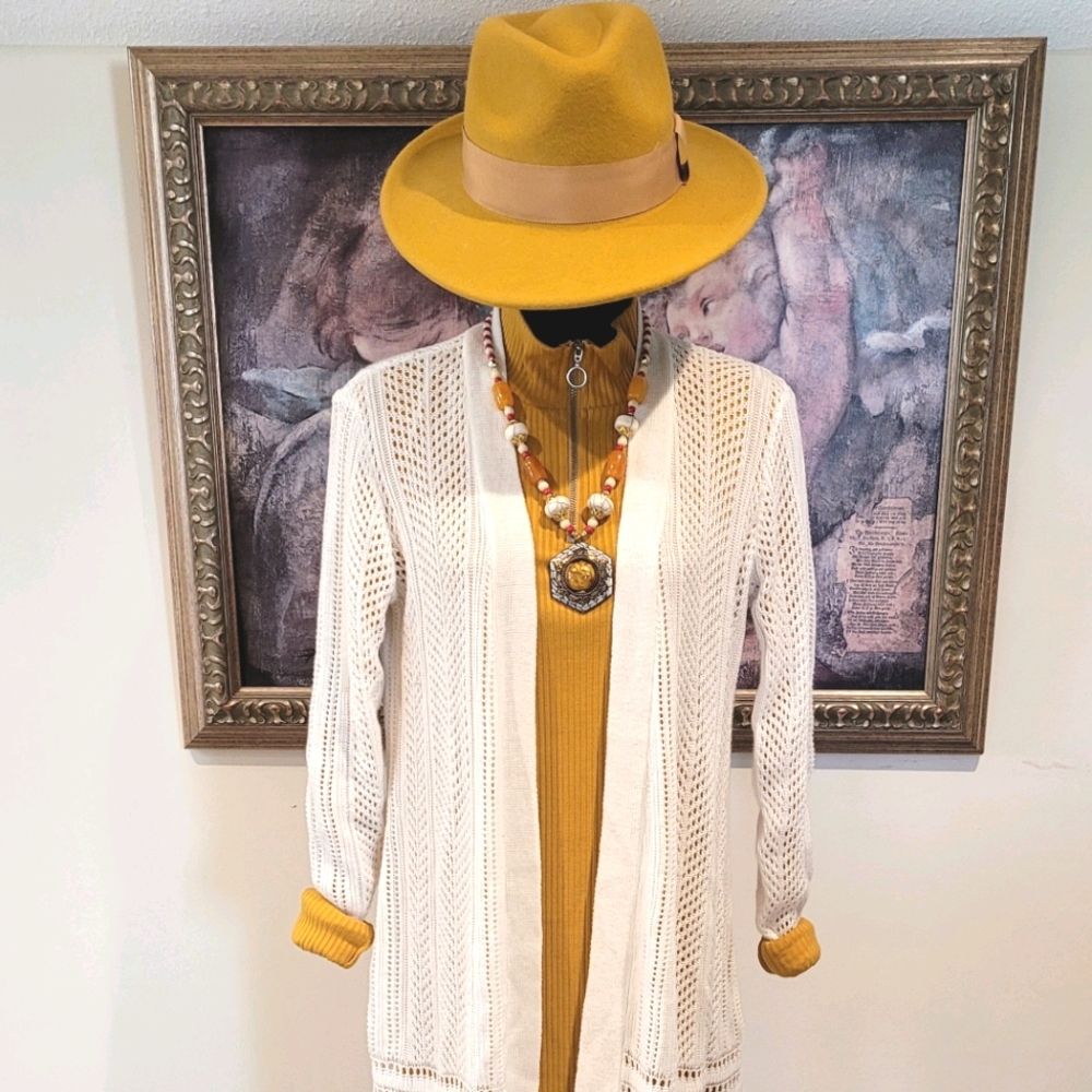 Gorgeous Le Chateau off white open cardigan